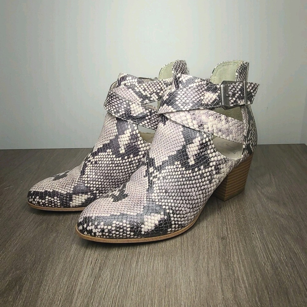 Fergalicious By Fergie Kelsey Natural Snake Cutout Back Zip Ankle Boots Wm 8M US